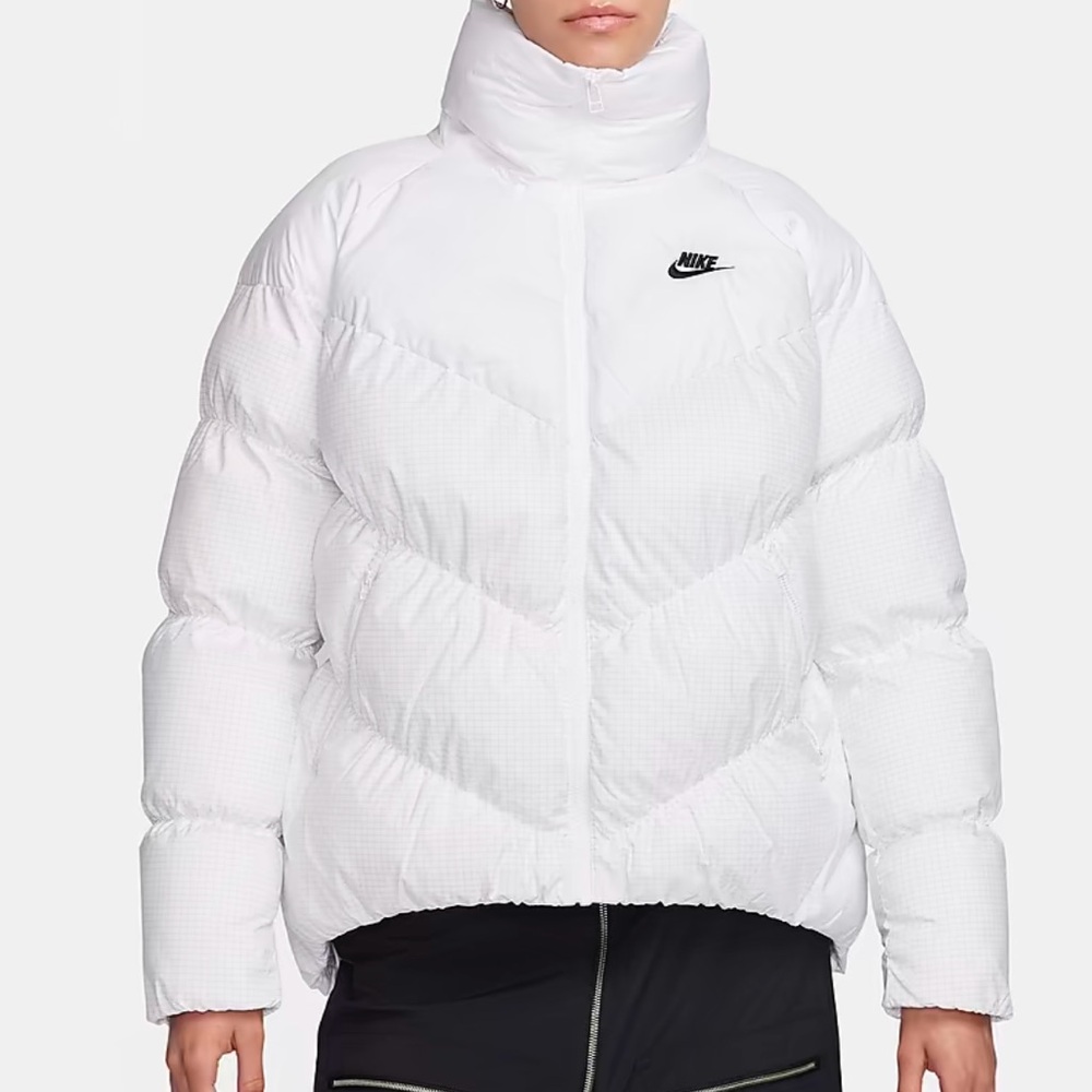 Nike Sportswear Windpuffer
Women's Therma-FIT Loose Puffer Jacket White